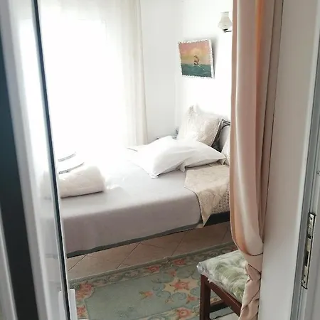 Ξενοδοχείο με διαμερίσματα φωτεινή Καμένα Βούρλα