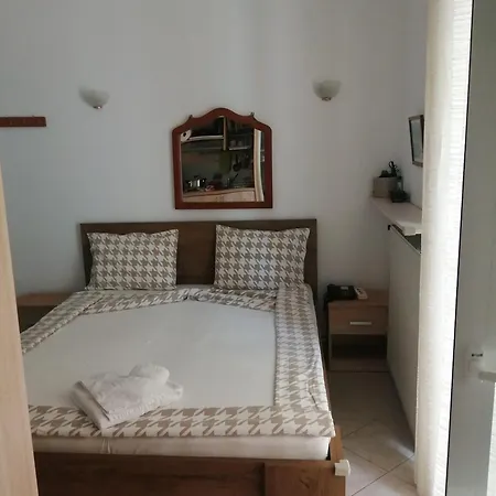 φωτεινή 2* Καμένα Βούρλα