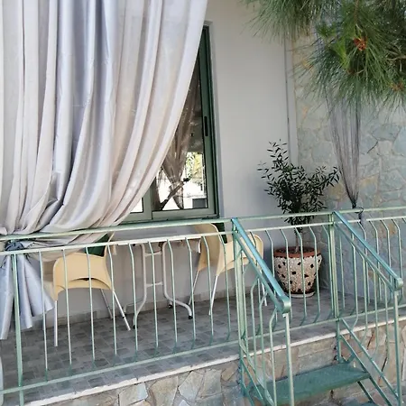 Ξενοδοχείο με διαμερίσματα φωτεινή Καμένα Βούρλα