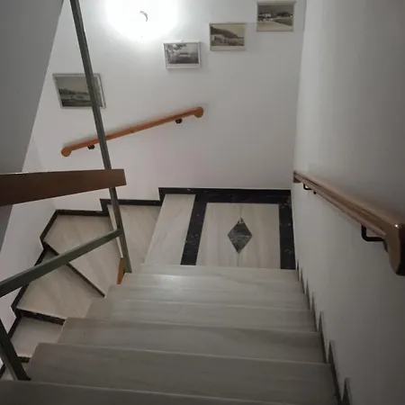 φωτεινή Ξενοδοχείο με διαμερίσματα Καμένα Βούρλα