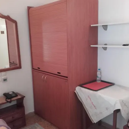 Ξενοδοχείο με διαμερίσματα φωτεινή 2*