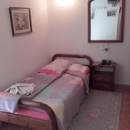 Aparthotel Fotini Kamena Vourla